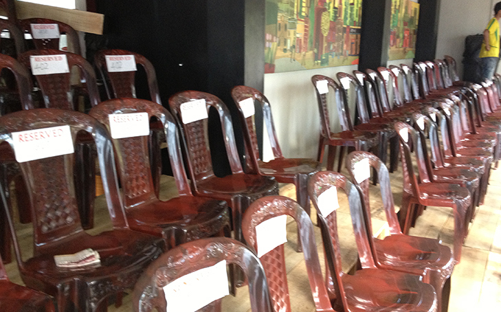 මහනුවර ඇසළ පෙරහැරේ වැඩි මිලට ආසන විකුණන ජාවාරමක්