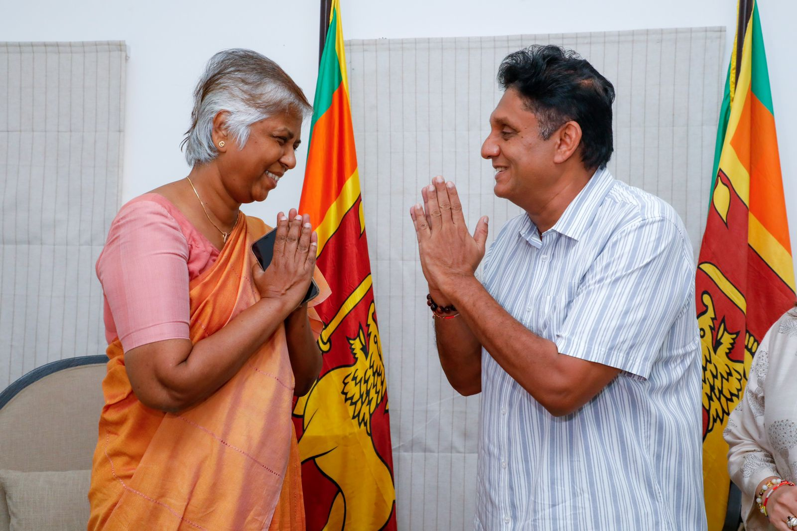 සුදර්ශනී ප්‍රනාන්දුපුල්ලේ ගේ සහයත් සජිත්ට