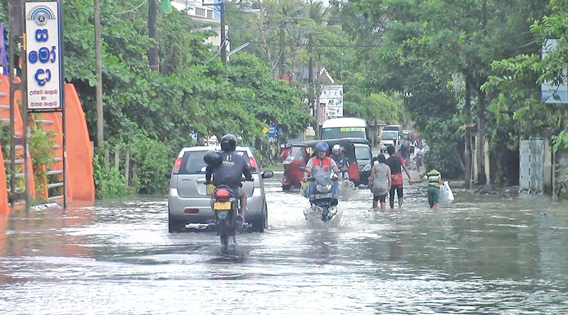 අධික වර්ෂාවෙන් ගාල්ල ප්‍රදේශයේ පහත් බිම් රැසක් යට වෙයි