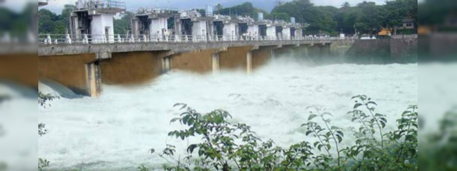 පොල්ගොල්ල ජලාශය හිස් කරයි