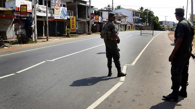 දිවයින පුරා පනවා තිබූ ඇඳිරි නීතිය ඉවත් කෙරේ