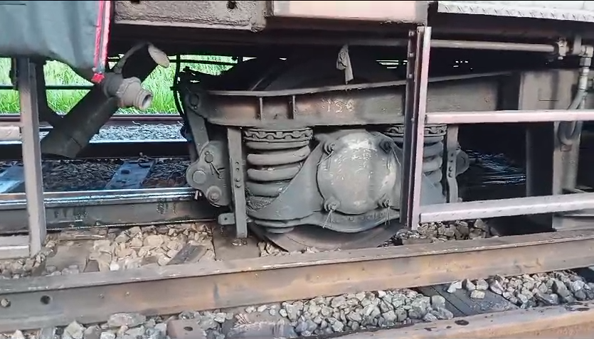 දුම්රියක් පිට පනී