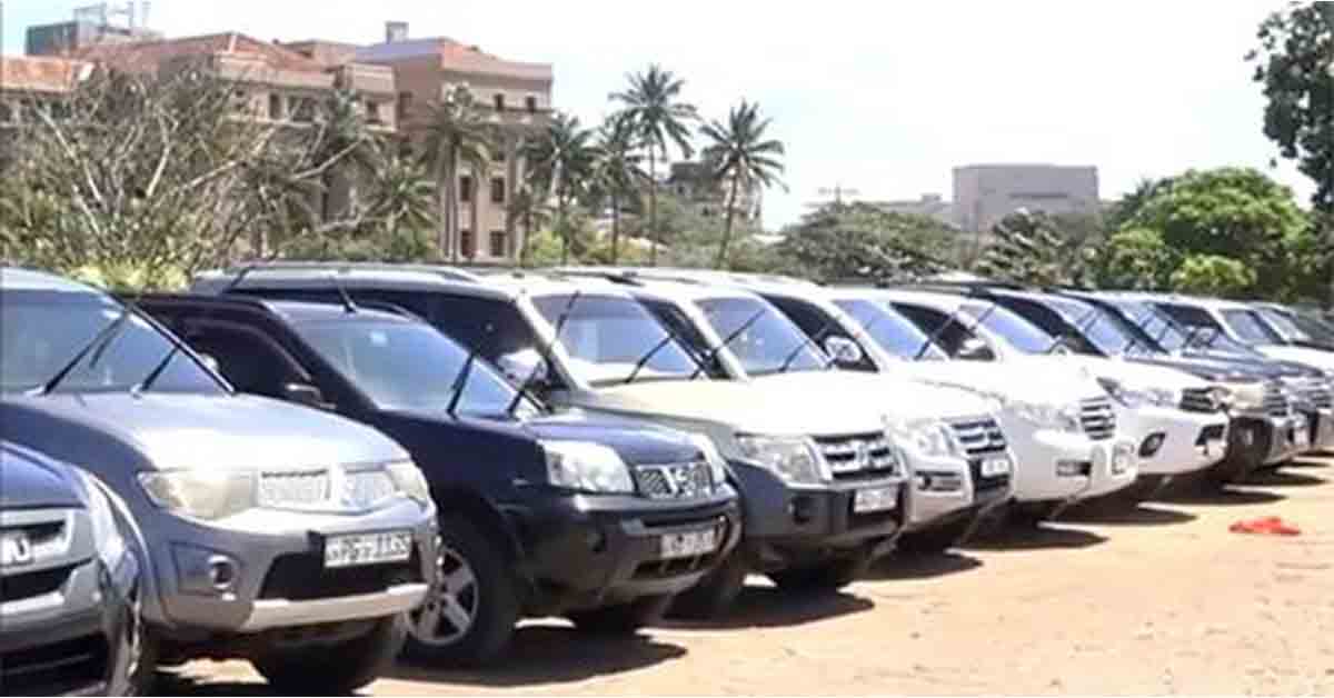 තැන තැන ගාල්කර යන රජයේ සුපිරි වාහන