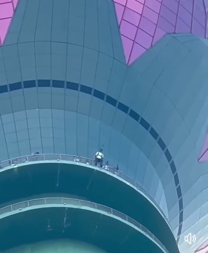 නෙළුම් කුලුණෙන් ඇද වැටී සිසුවියක් මියයයි – තොරතුරු රැසක් එළියට