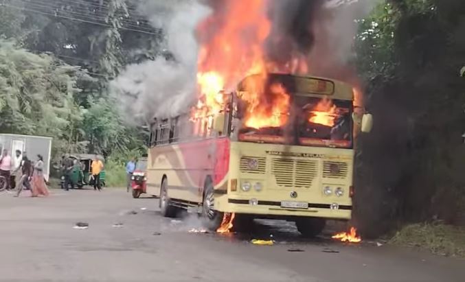 බස් රථයක් හදිසියේ ගිනි ගනී බස් රථයක් හදිසියේ ගිනි ගනී