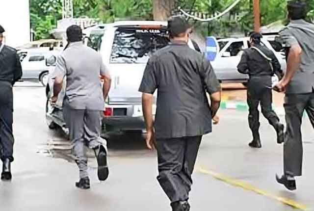 ප්රභූවරුන්ගේ ආරක්ෂාව සඳහා යොදවා සිටී නිලධාරීන් 1145 ක් සාමාන්ය පොලිස්ථානවල රාජකාරියට ප්රභූවරුන්ගේ ආරක්ෂාව සඳහා යොදවා සිටී නිලධාරීන් 1145 ක් සාමාන්ය පොලිස්ථානවල රාජකාරියට