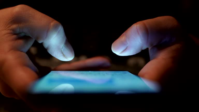 වීඩියෝ සහ ඡායාරූප සමාජ මාධ්යයට මුදාහරින අයට දැනුම් දීමක් වීඩියෝ සහ ඡායාරූප සමාජ මාධ්යයට මුදාහරින අයට දැනුම් දීමක්