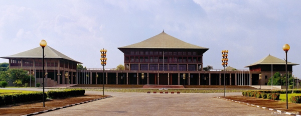 හිටපු මන්ත්‍රීවරුන්ගෙන් නිල නිවාස මෙතෙක් භාර දී ඇත්තේ 35ක් පමණයි