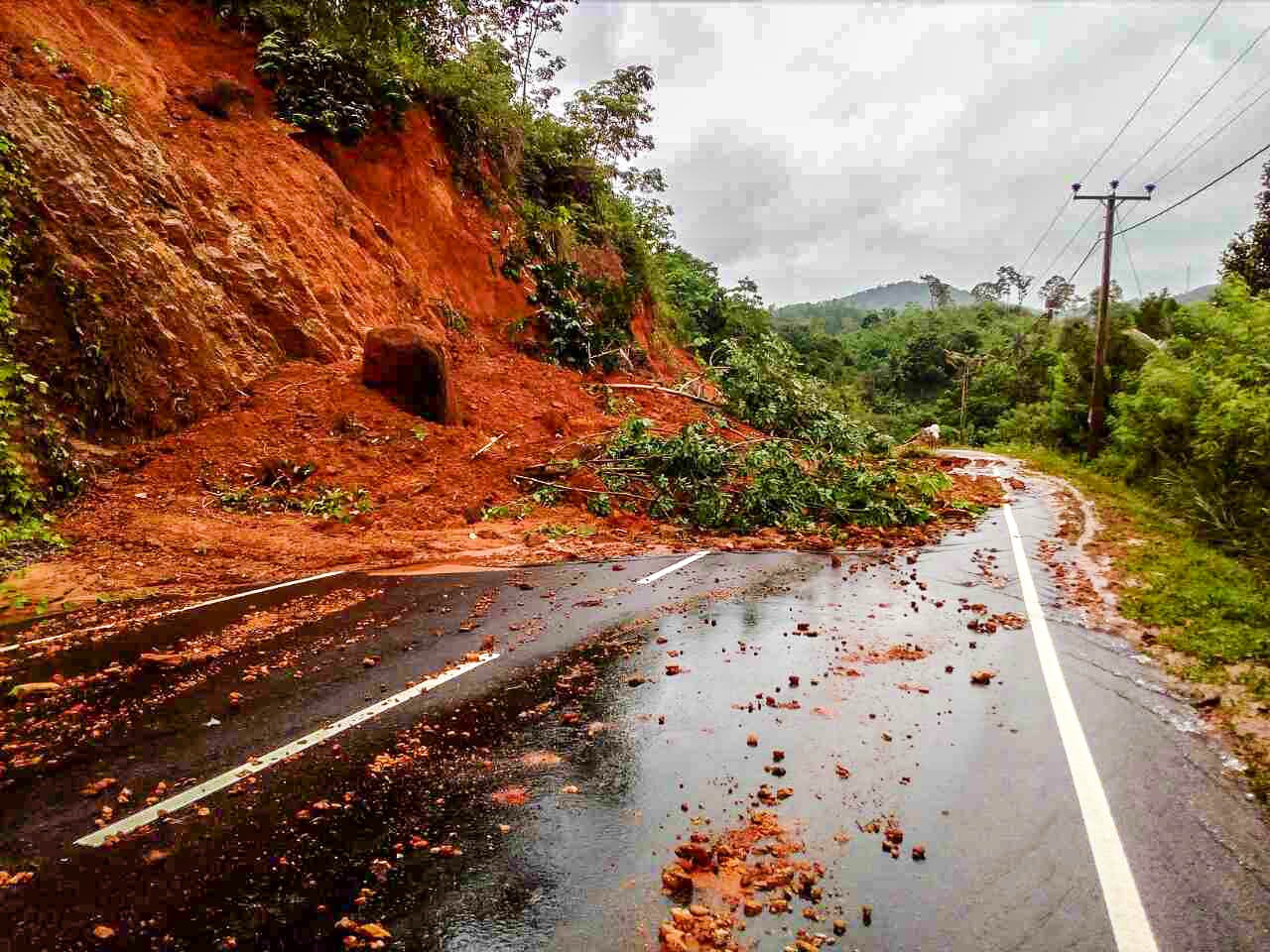 දිස්ත්‍රික්ක රැසකට නාය යෑමේ අනතුරු ඇඟවීමේ නිවේදන