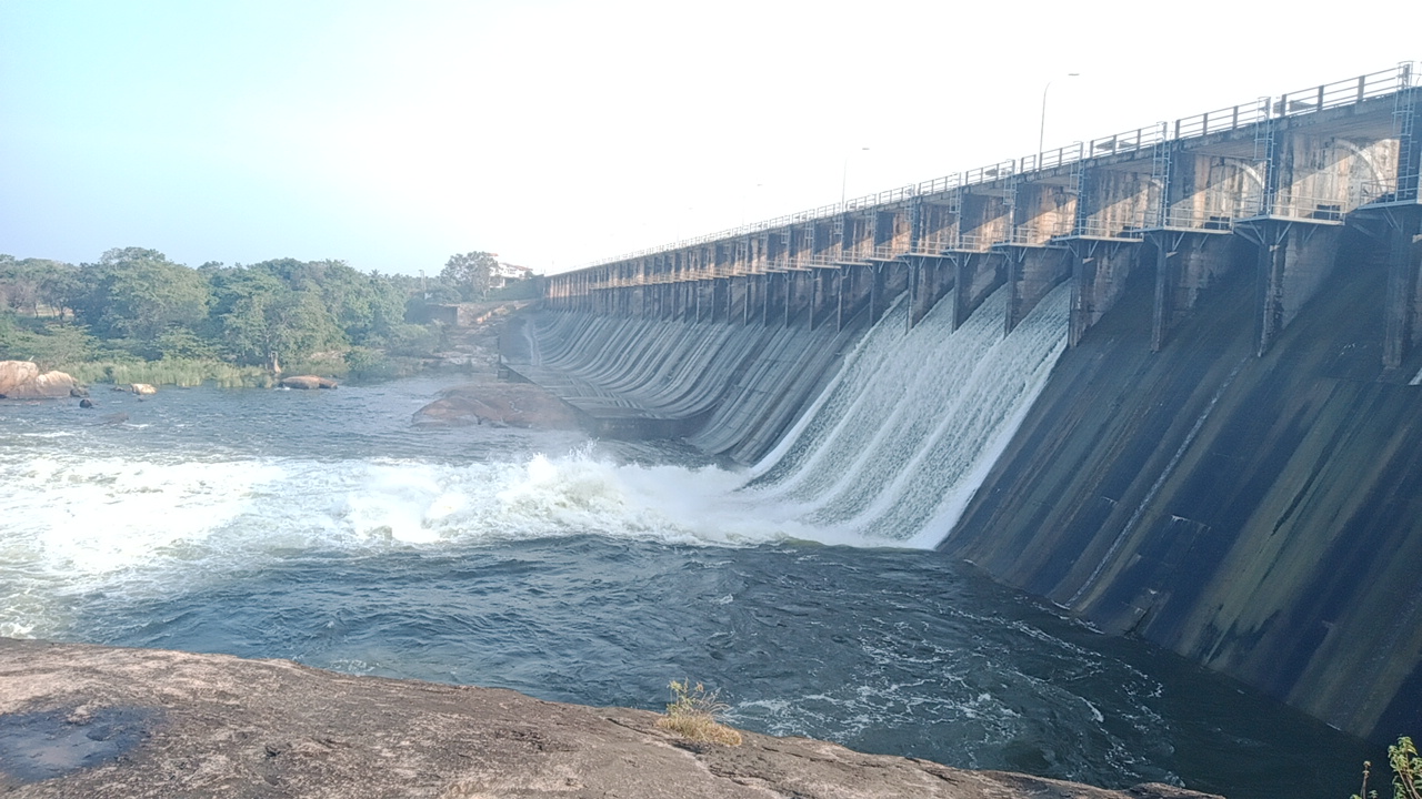 රාජාංගනයේ වාන් දොරටු 4ක් විවෘත කරයි