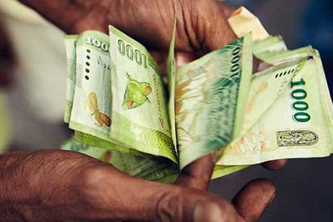 මෙම මාසයට අදාළ අස්වැසුම දීමනාව අද බැංකු ගිණුම් වෙත
