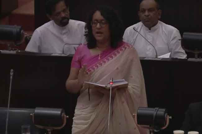 ආණ්ඩුවේ දූෂණ වංචා නැති නිසා අධ්යාපනය හොයනවා – අගමැතිනිය ආණ්ඩුවේ දූෂණ වංචා නැති නිසා අධ්යාපනය හොයනවා – අගමැතිනිය