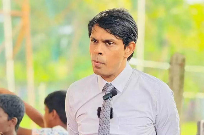 මන්ත්‍රී අර් චූනා අත්අඩංගුවට ගන්නැයි නියෝග