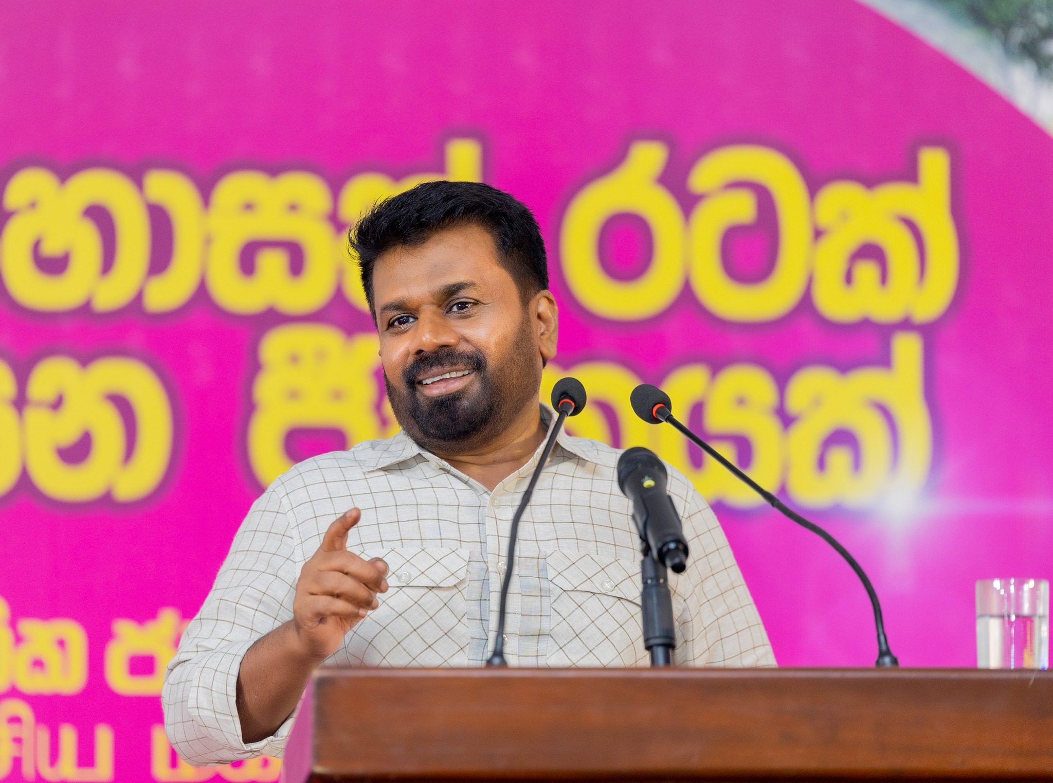 පෞද්ගලිකත්වය වෙනුවෙන් මහජන මුදල් නාස්ති කිරීමට කිසිවෙකුට අයිතියක් නෑ