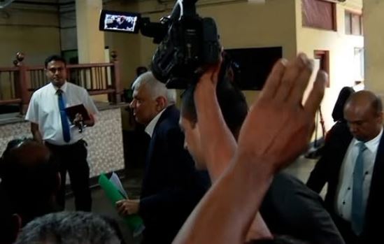 රනිල් අල්ලස් කොමිසමට එයි