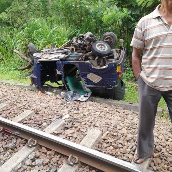 ත්‍රිරෝද රථයක් යකඩ යකාගේ ගැටී අයෙක් මරුට