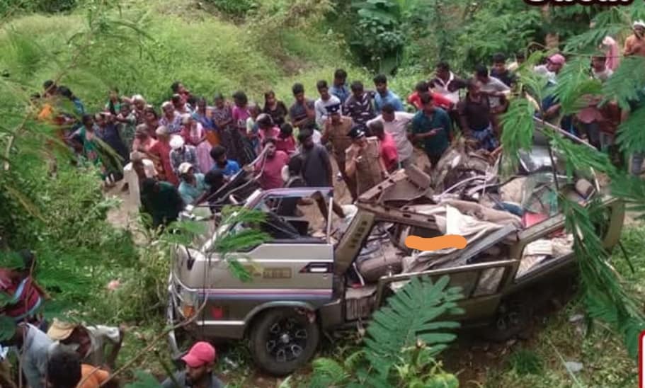 බිහිසුණු අනතුරක් – 17ක් රෝහලේ (Photos)