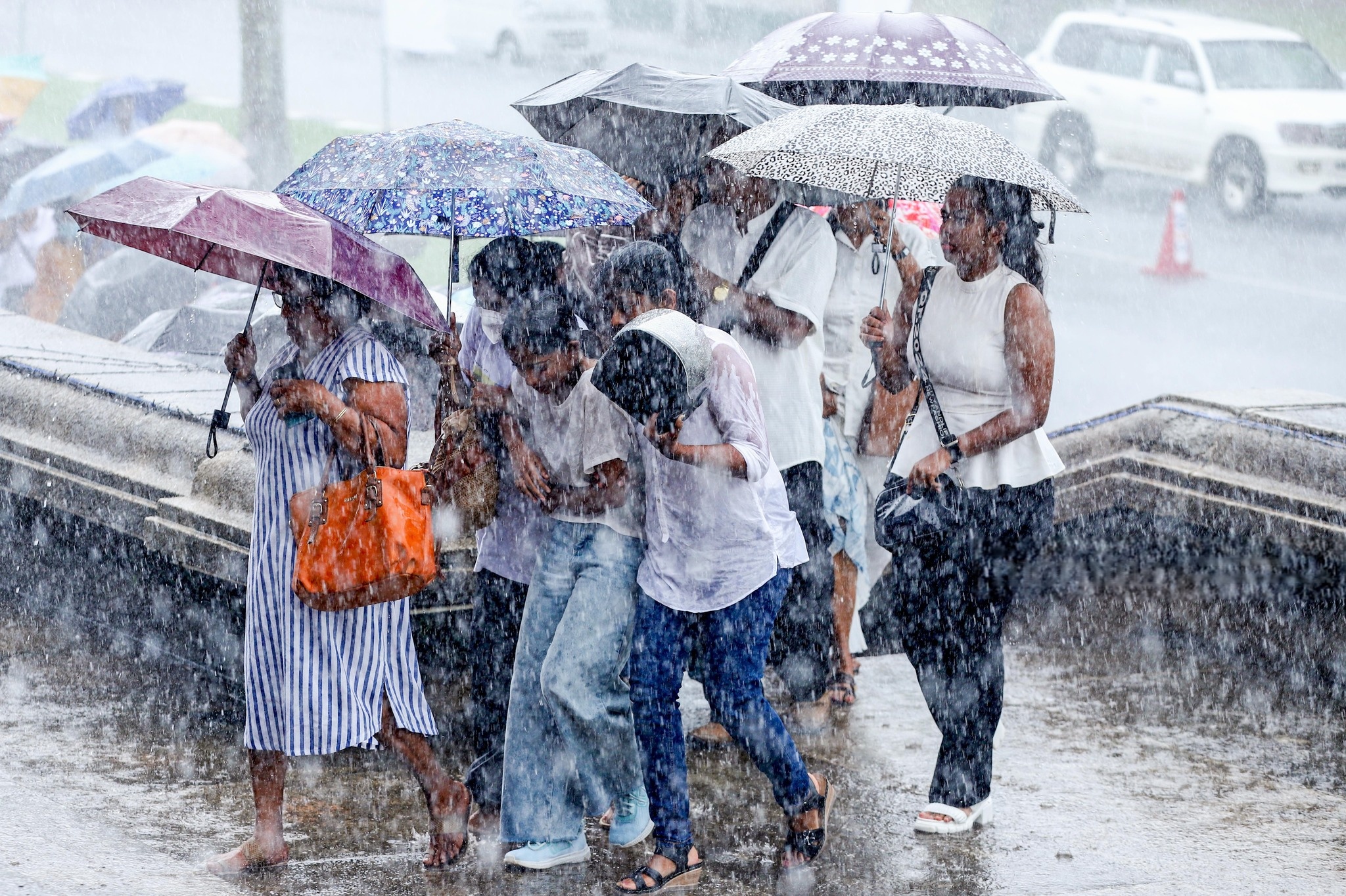 අදත් මිලිමීටර් 100ට වැඩි තද වැස්සක්