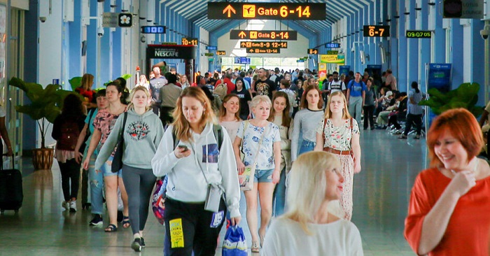 සංචාරක පැමිණීම ලක්ෂ 9 ඉක්මවයි