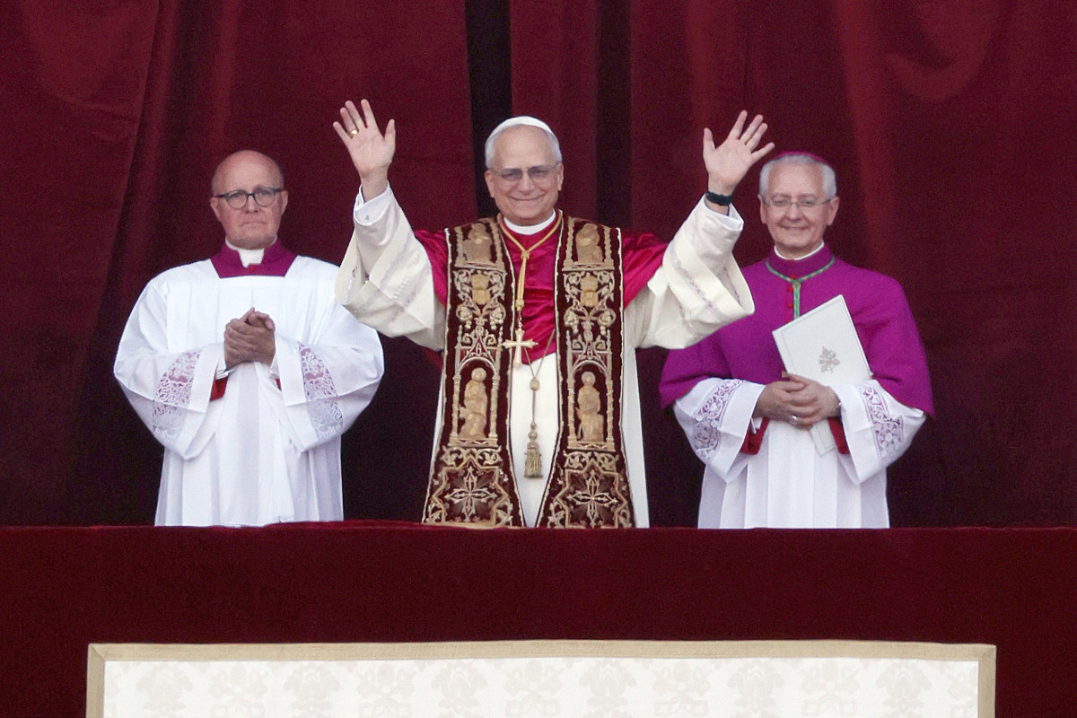 14 වන ලියෝ ශුද්ධෝත්තම පාප්වහන්සේ ලෙස තේරී පත්වෙයි 14 වන ලියෝ ශුද්ධෝත්තම පාප්වහන්සේ ලෙස තේරී පත්වෙයි