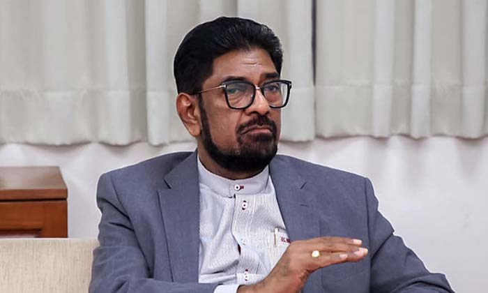 කෙහෙලිය අත්අඩංගුවට කෙහෙලිය අත්අඩංගුවට