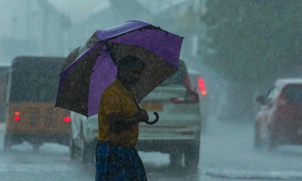 ප්‍රදේශ කිහිපයකට අද තද වැසි