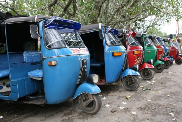 තෙල් මිල බැස්සුවත් ත්‍රිවිල් ගාස්තු අඩුකරන්න බෑ