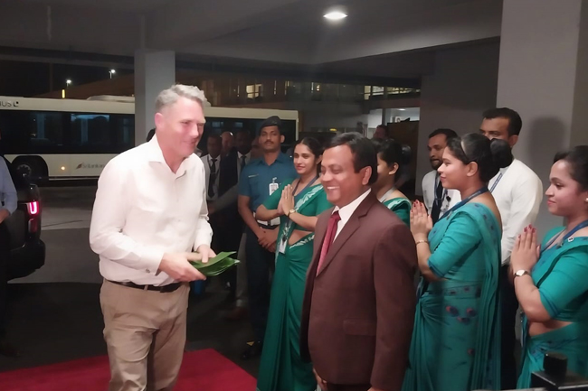 ඔස්ට්රේලියානු නියෝජ්ය අගමැති දිවයිනට ඔස්ට්රේලියානු නියෝජ්ය අගමැති දිවයිනට