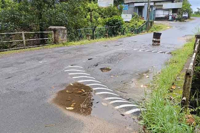 ගිනිගත්හේන සිට ශ්‍රී පාදය දක්වා යන මාර් ගයක්  තාවකාලිකව වසා දැමේ