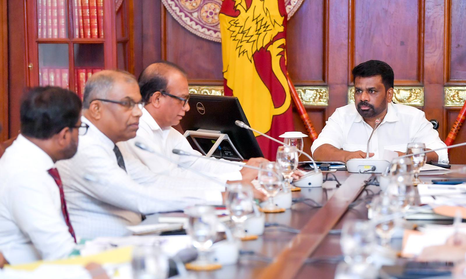 ව්‍යාපෘති සැලසුම් කළ කාලය තුළම අවසන් කරන්න – ජනපති