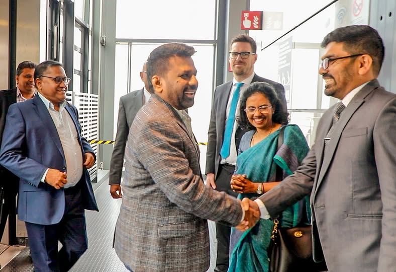 ජනපති ජර් මනියට ළඟාවෙයි