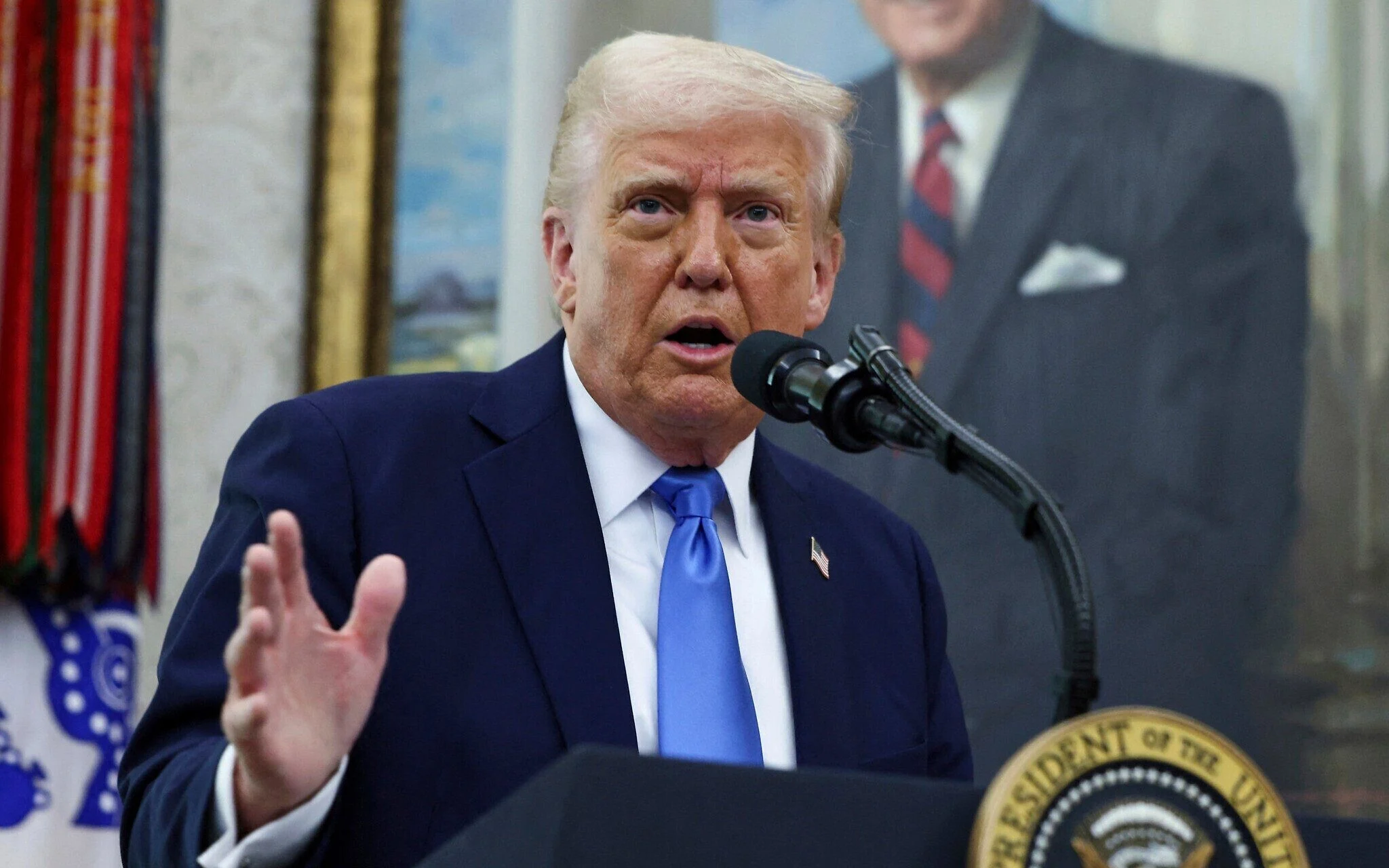 ඉරානයේ ටෙහෙරාන් අගනුවරින් වහාම ඉවත්වන්නැයි ට්‍රම්ප් දැනුම්දෙයි