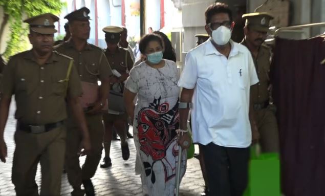 ඇප තැබීමට නොහැකි වූ කෙහෙළිය, බිරිඳ සහ දියණිය බන්ධනාගාරයට රැගෙන යයි