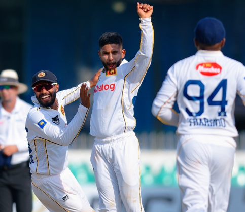 පළමු දිනයේ වාසිය ශ්‍රී ලංකාව පැත්තට