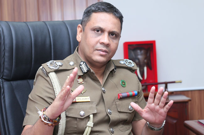 වැඩ තහනමට ලක්වූ බන්ධනාගාර කොමසාරිස්වරයා CID අත්අඩංගුවට