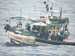 නීති විරෝධී ධීවර කටයුතු කළ පුද්ගලයන් 76 ක් හමුදා භාරයට