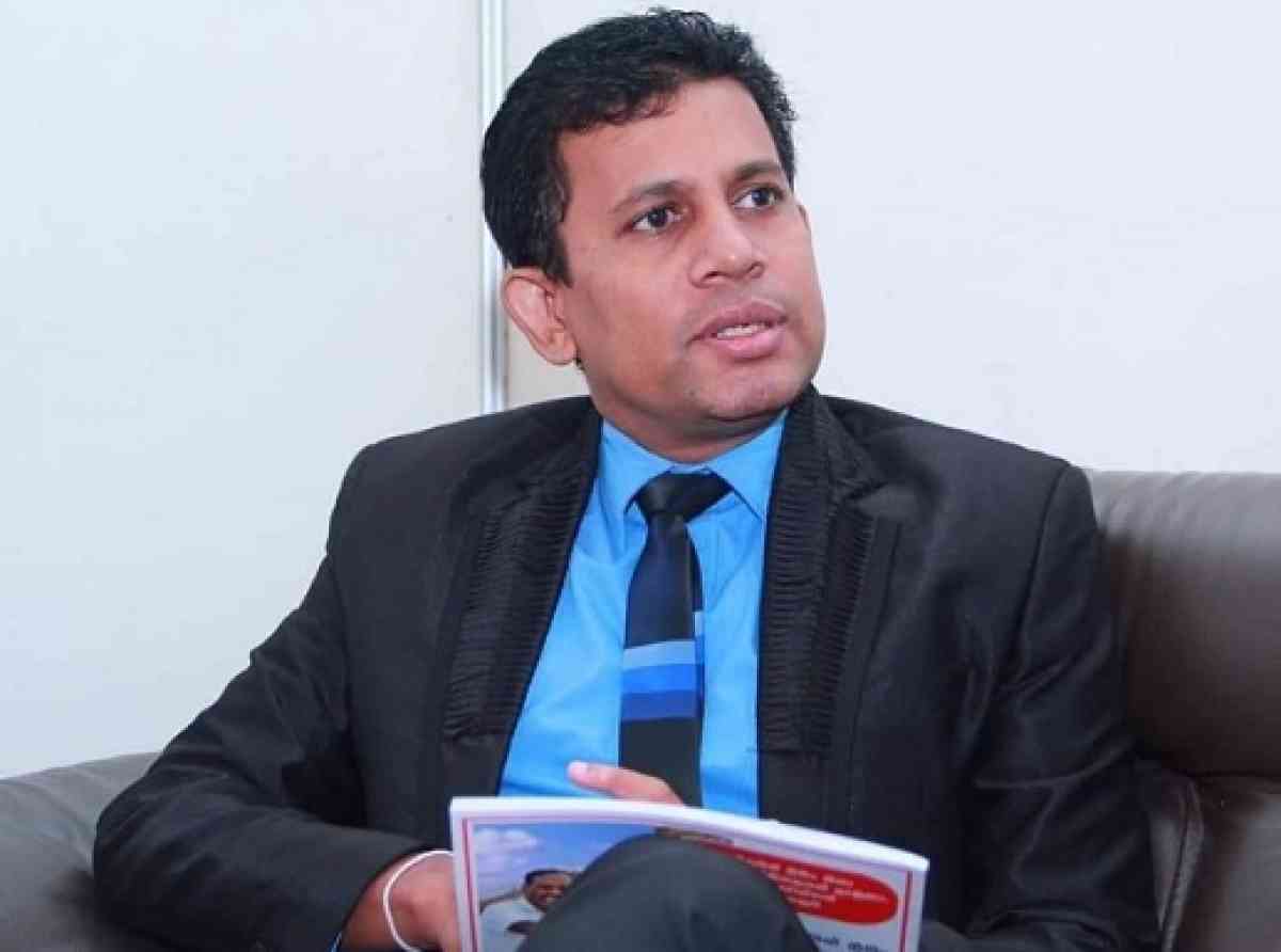 රවී කුමුදේශ් ගේ වැඩ තහනම්