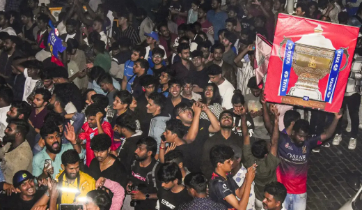 බැංගලෝරු ජය සමරන්න ගිය 11 දෙනෙකු තෙරපීමකින් මරුට