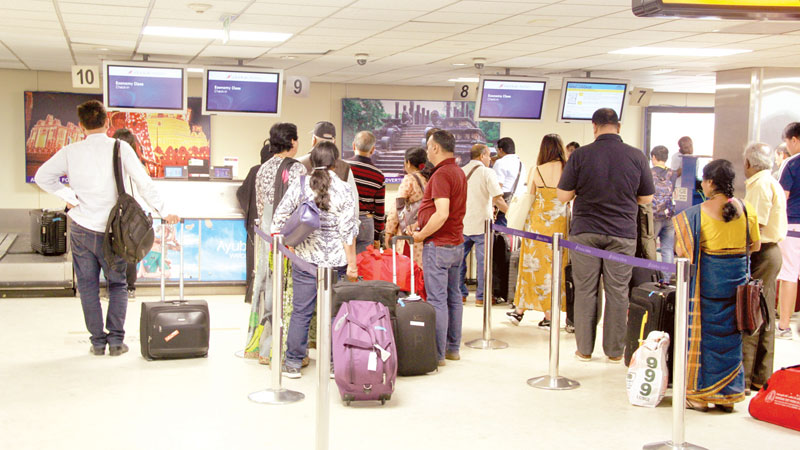 ස්වයං මාර්ගයෙන් රට රැකියාවලට යන්නන්ට නව නීතියක්