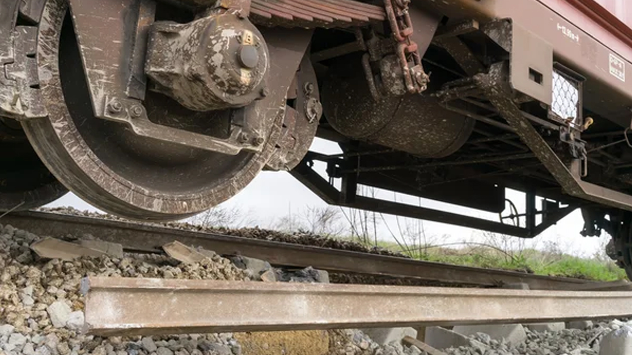 දුම්රියක් පිට පනී