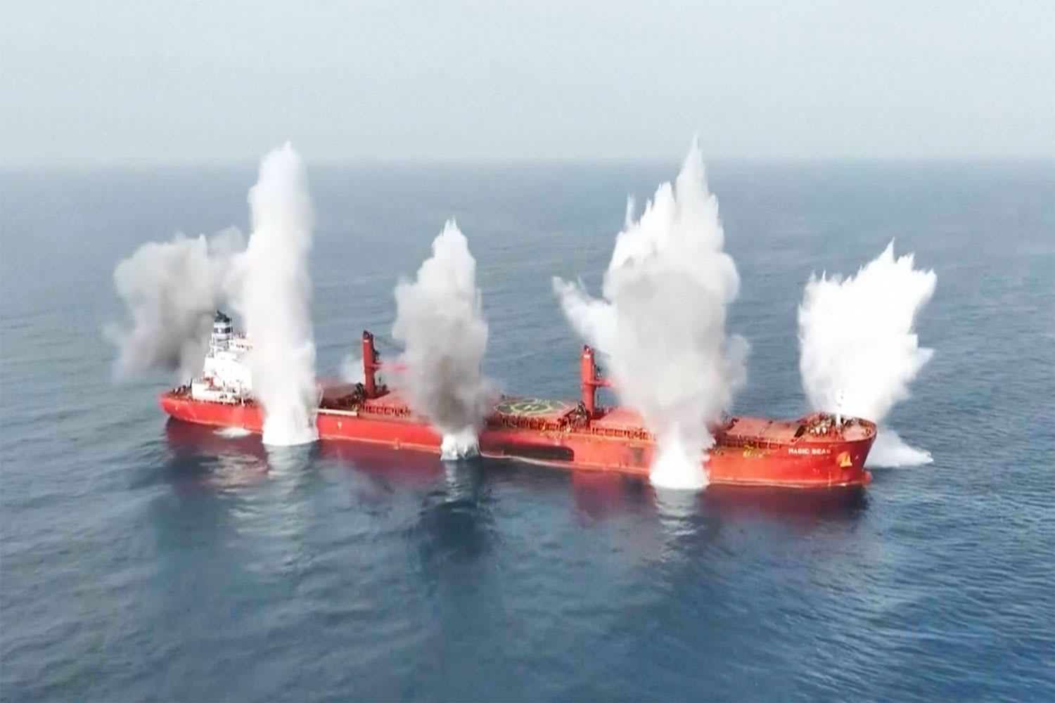 භාණ්ඩ ප්‍රවාහන නෞකාවකට හූතී කැරළිකරුවන්ගෙන් ප්‍රහාර