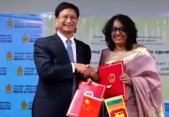 2025 වර් ෂය සඳහා පාසල් නිල ඇඳුම් රෙදි ප්‍රදානයට අදාළ සහතිකය හුවමාරු කෙරේ