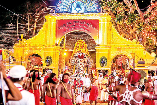 රුහුණු කතරගම මහා දේවාලයේ අවසන් පෙරහැර අද රාත්‍රියේ