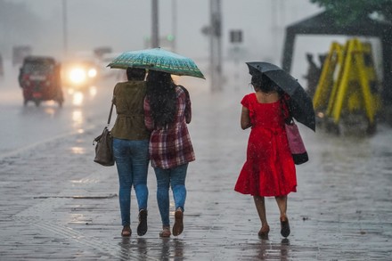 ප්‍රදේශ කිහිපයකට අද වැසි