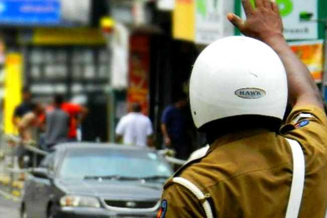 මේ මොහොතේ සිට වරකාපොලින් රථ වාහන සීමා කිරීමක්