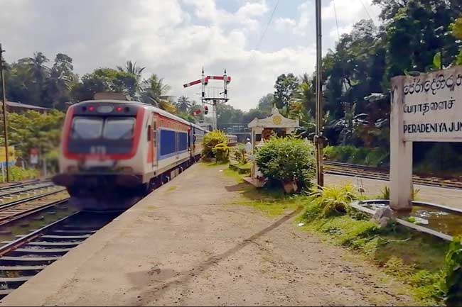 පේරාදෙණිය සහ මහනුවර අතර දුම්රිය ධාවනය සීමා වෙයි
