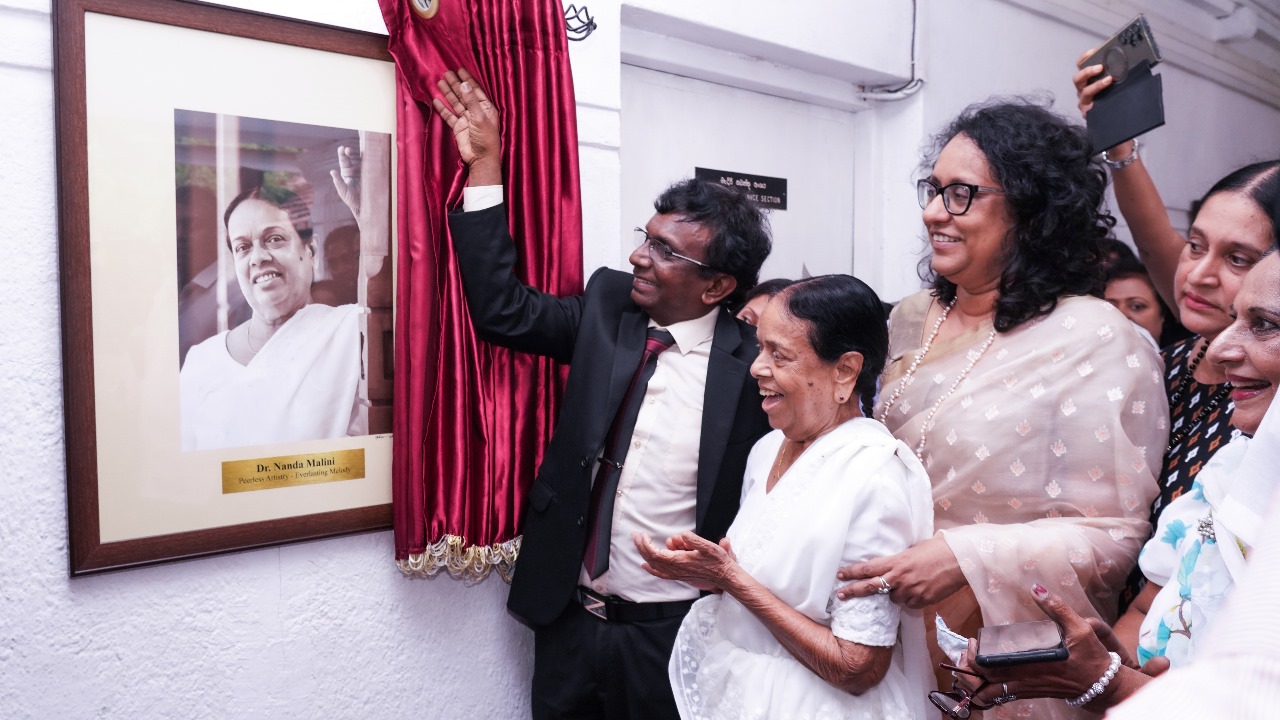 ශ්‍රී ලංකා ගුවන්විදුලි සංස්ථාවේ 9 වන මැදිරිය ‘නන්දා මාලිනී මැදිරිය’ ලෙස නම් කෙරේ