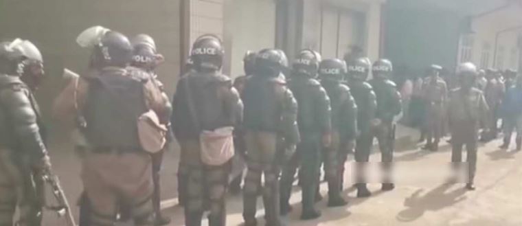 මධ්‍යම තැපැල් හුවමාරුවට කැරලි මර් දන කණ්ඩායම් කැඳවයි