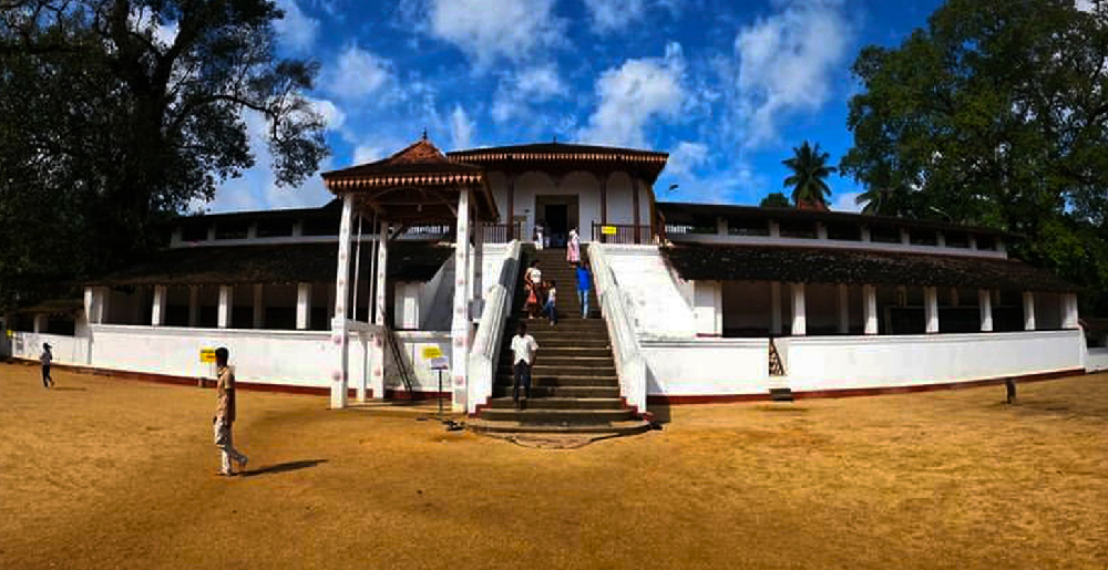 සබරගමුව මහ සමන් දේවාලයේ බස්නායක නිළමේ පත් කෙරේ