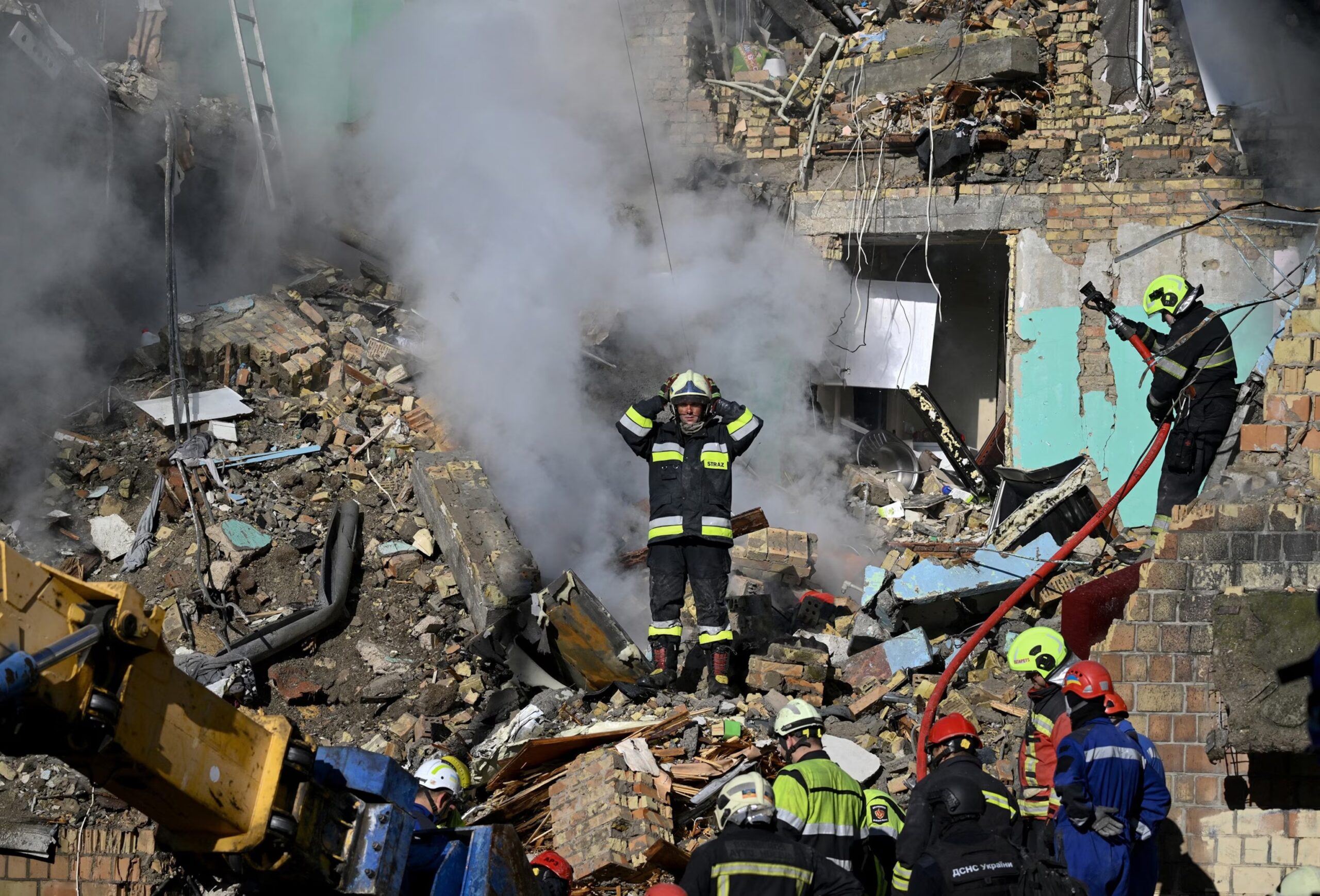 රුසියාවෙන් යුක්රේන අගනුවරට දැවැන්ත ඩ්රෝන සහ මිසයිල ප්රහාරක් රුසියාවෙන් යුක්රේන අගනුවරට දැවැන්ත ඩ්රෝන සහ මිසයිල ප්රහාරක්